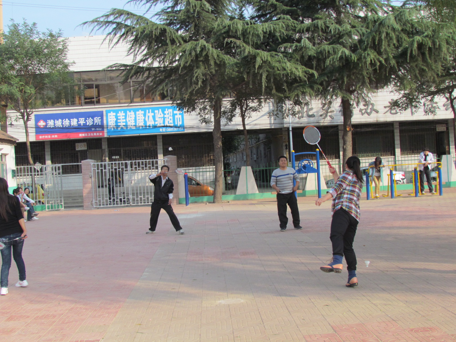 威龍公司組織2012秋季體育運(yùn)動(dòng)